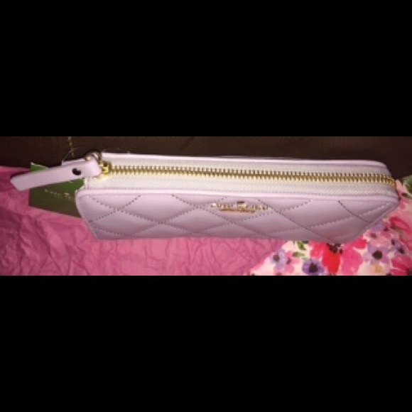 Kate Spade wallet in the color ‘Cryviolet’ - Picture 3 of 5